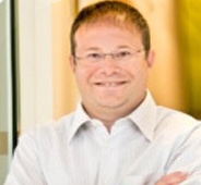 man-with-glasses-crossed-arms_25